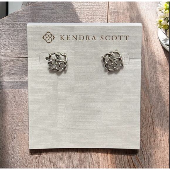 *SOLD* NWT! Kendra Scott Kelly Stud Earrings in Silver (Retired) - Picture 2 of 6